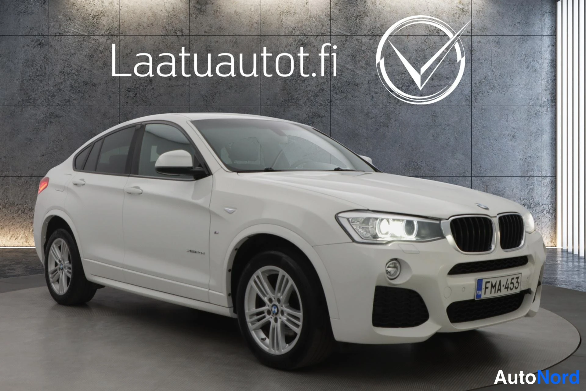 Valkoinen BMW X4 2014, etuviisto, keula oikealle, kuva 3