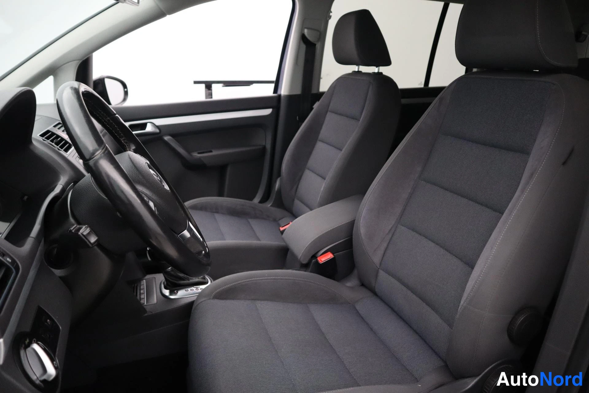 Sininen Volkswagen Touran 2012, kuva 14