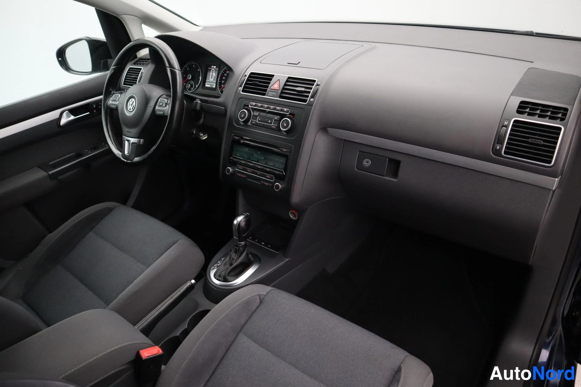 Sininen Volkswagen Touran 2012, kuva 15