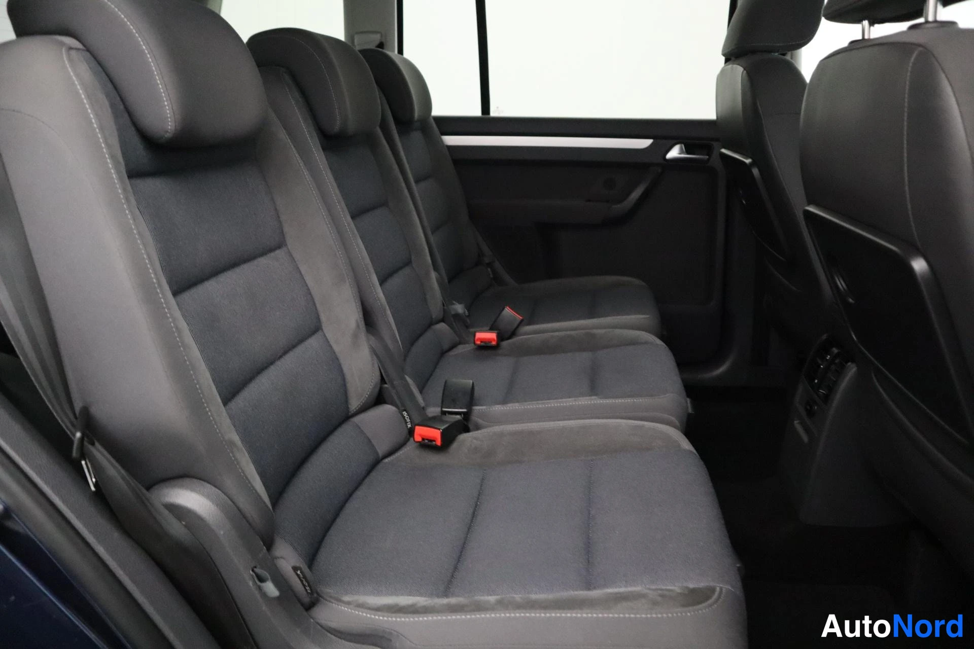 Sininen Volkswagen Touran 2012, kuva 18