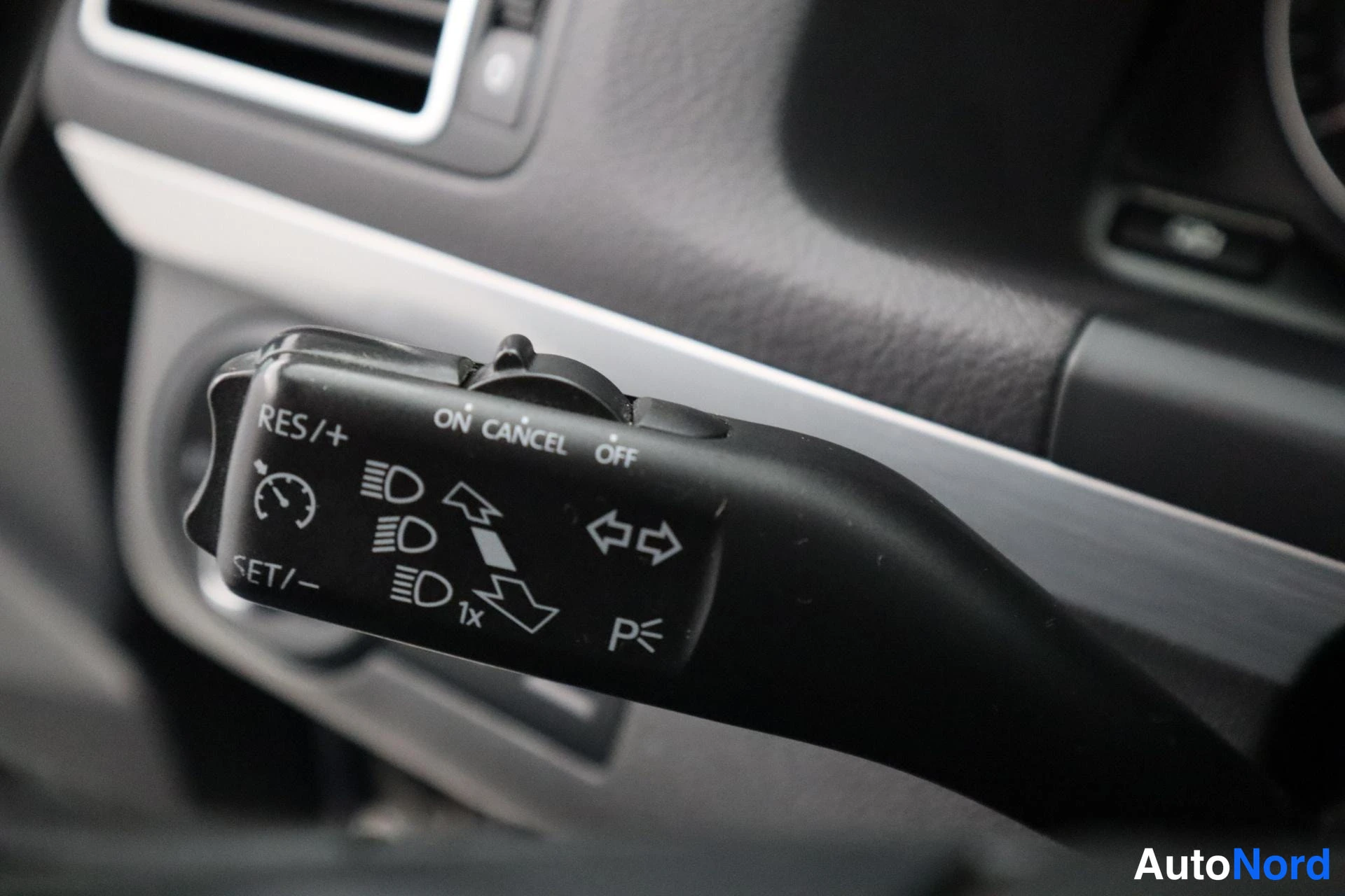 Sininen Volkswagen Touran 2012, kuva 21