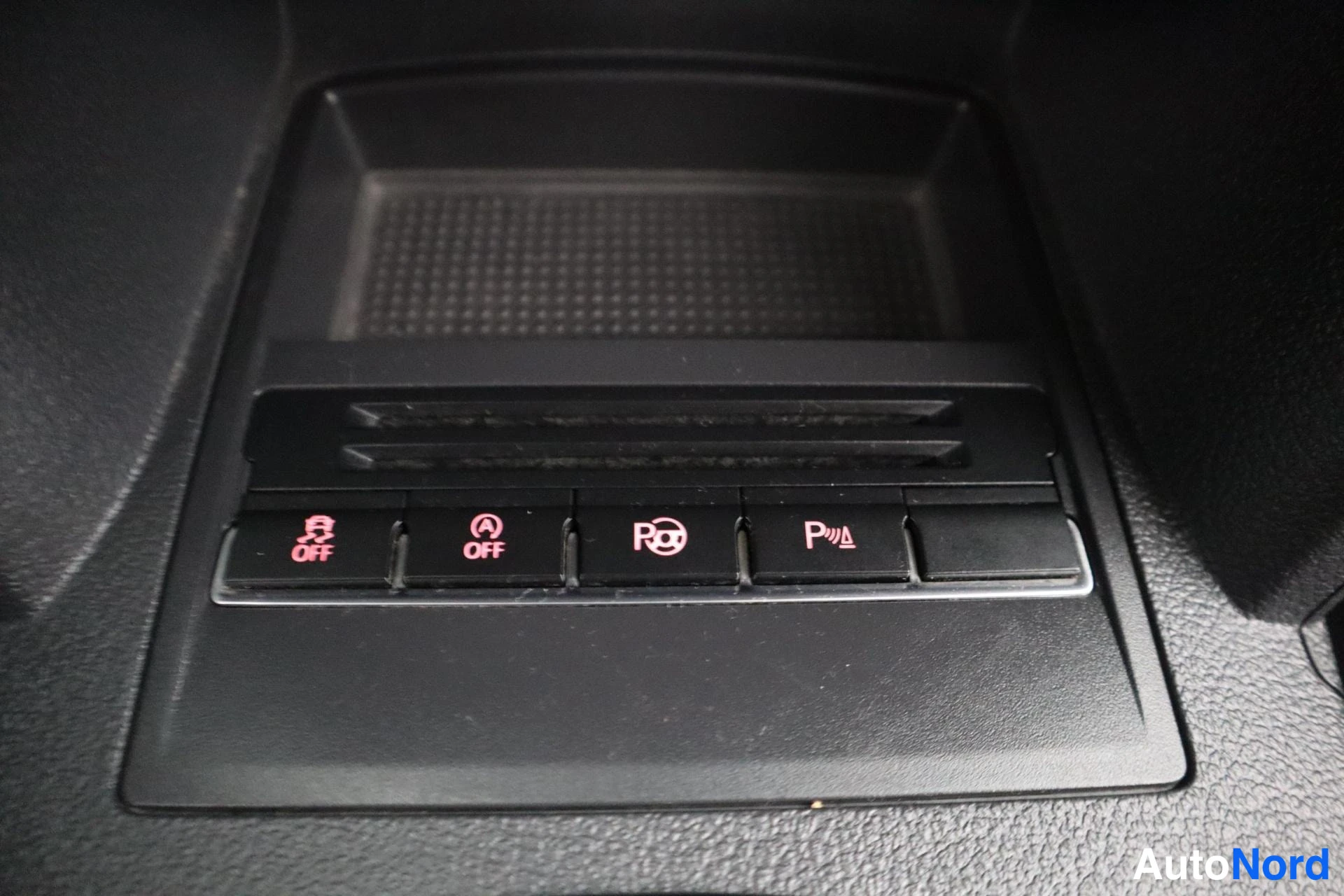 Sininen Volkswagen Touran 2012, kuva 24
