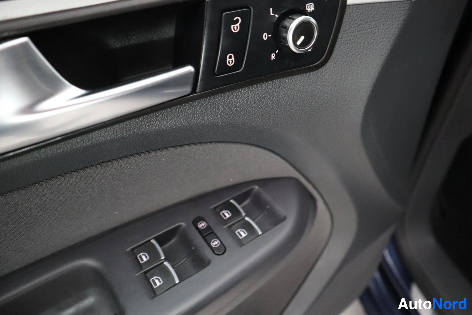 Sininen Volkswagen Touran 2012, kuva 26