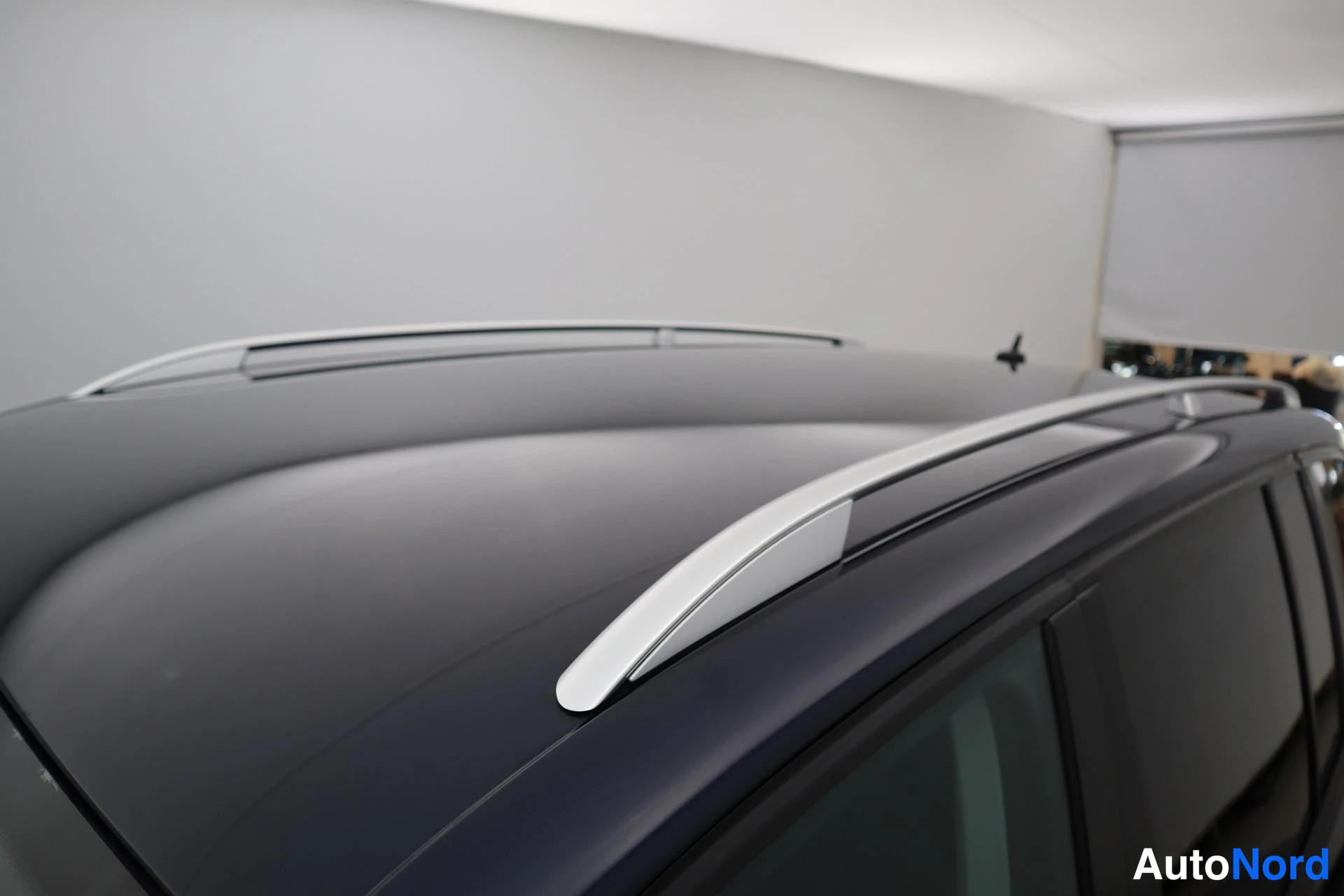 Sininen Volkswagen Touran 2012, sivulta, kuva 6