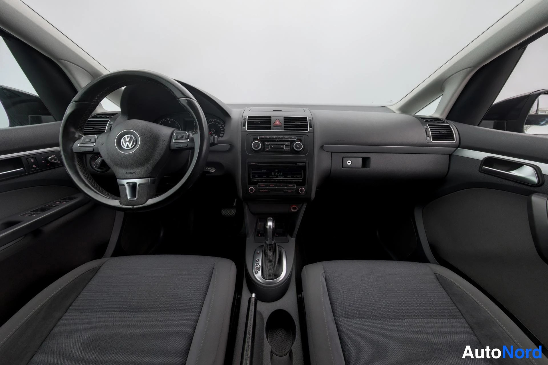 Sininen Volkswagen Touran 2012, kuva 10