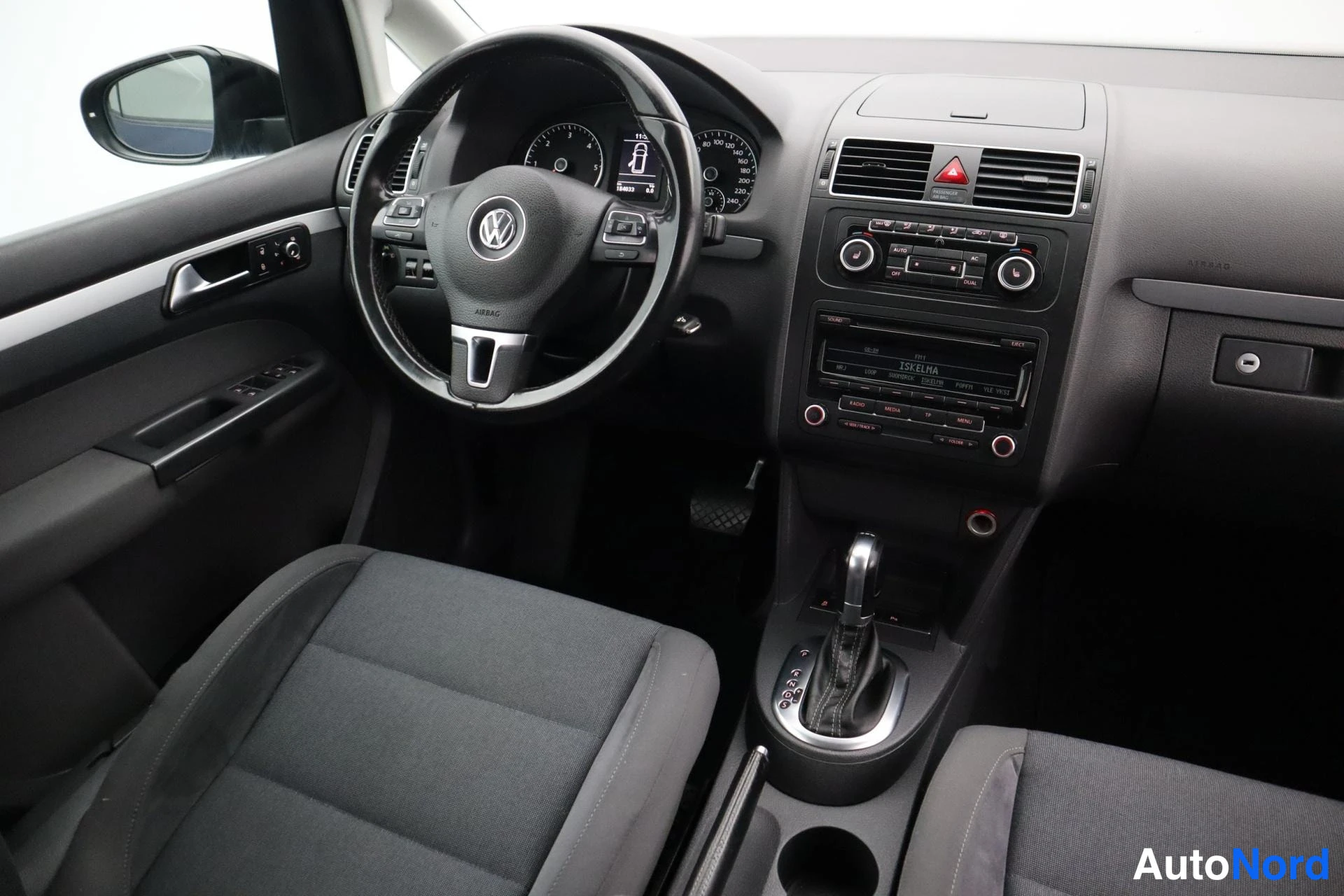Sininen Volkswagen Touran 2012, kuva 12