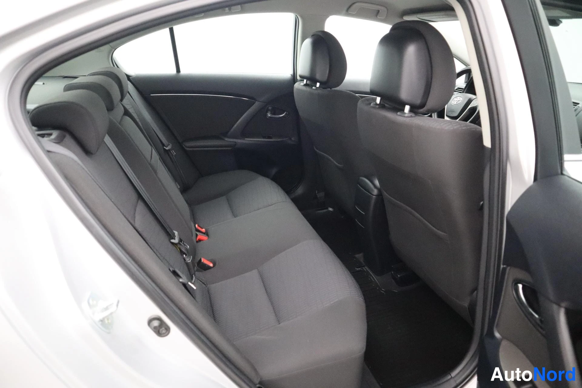 Hopea Toyota Avensis 2009, kuva 15