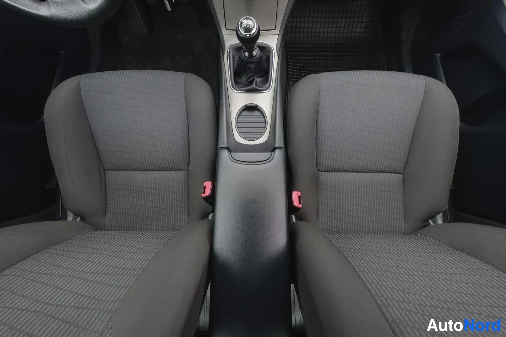 Hopea Toyota Avensis 2009, etuistuimet, kuva 13