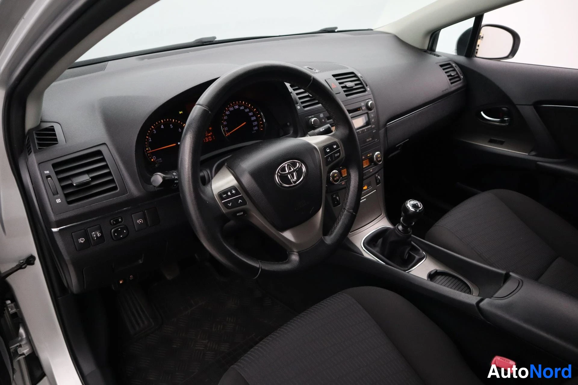 Hopea Toyota Avensis 2009, kuva 10