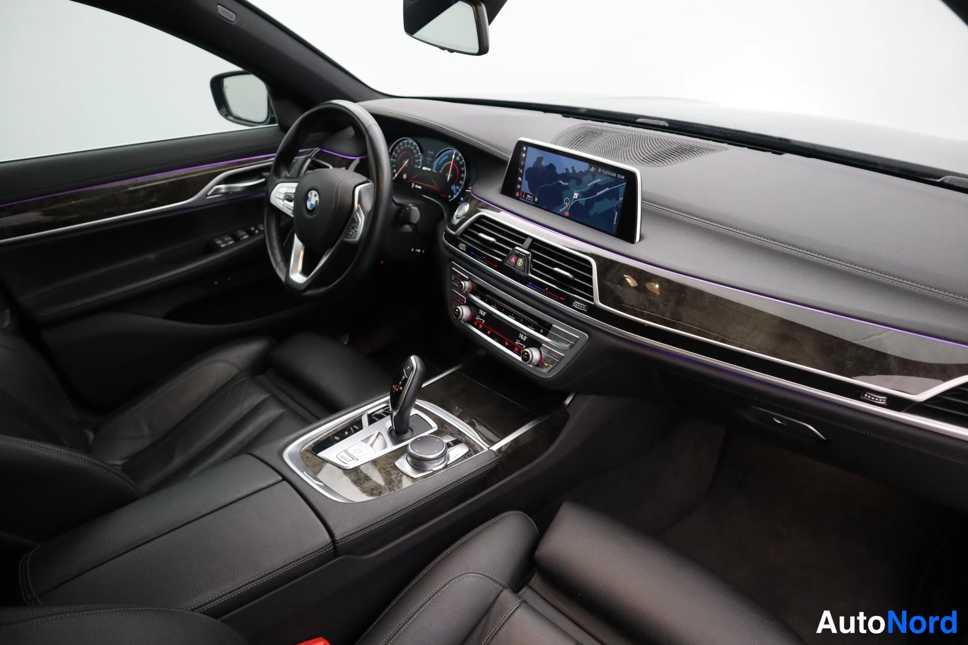 Musta BMW 740 2019, kuva 12