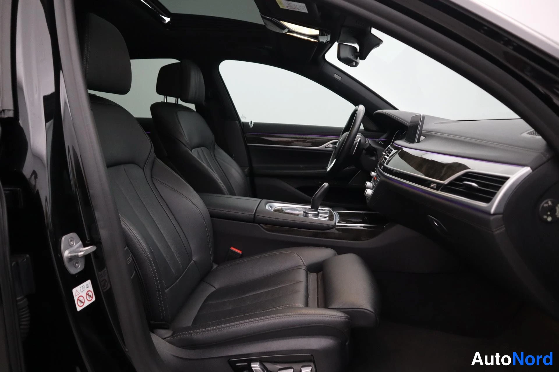 Musta BMW 740 2019, kuva 13