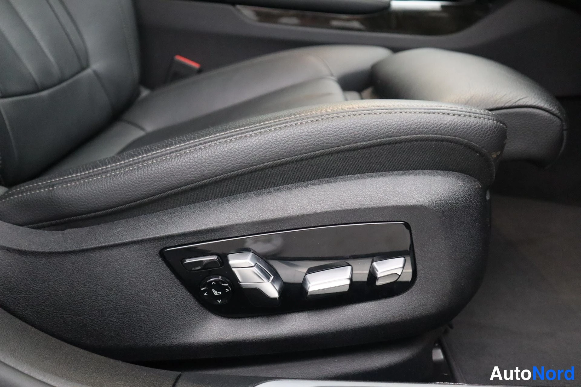 Musta BMW 740 2019, kuva 14