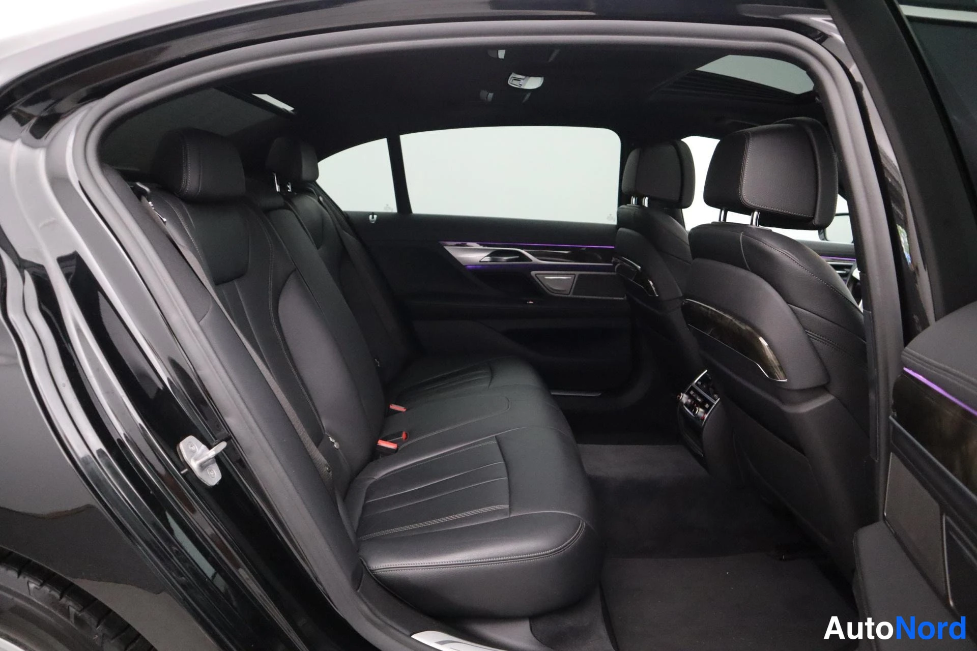 Musta BMW 740 2019, kuva 17