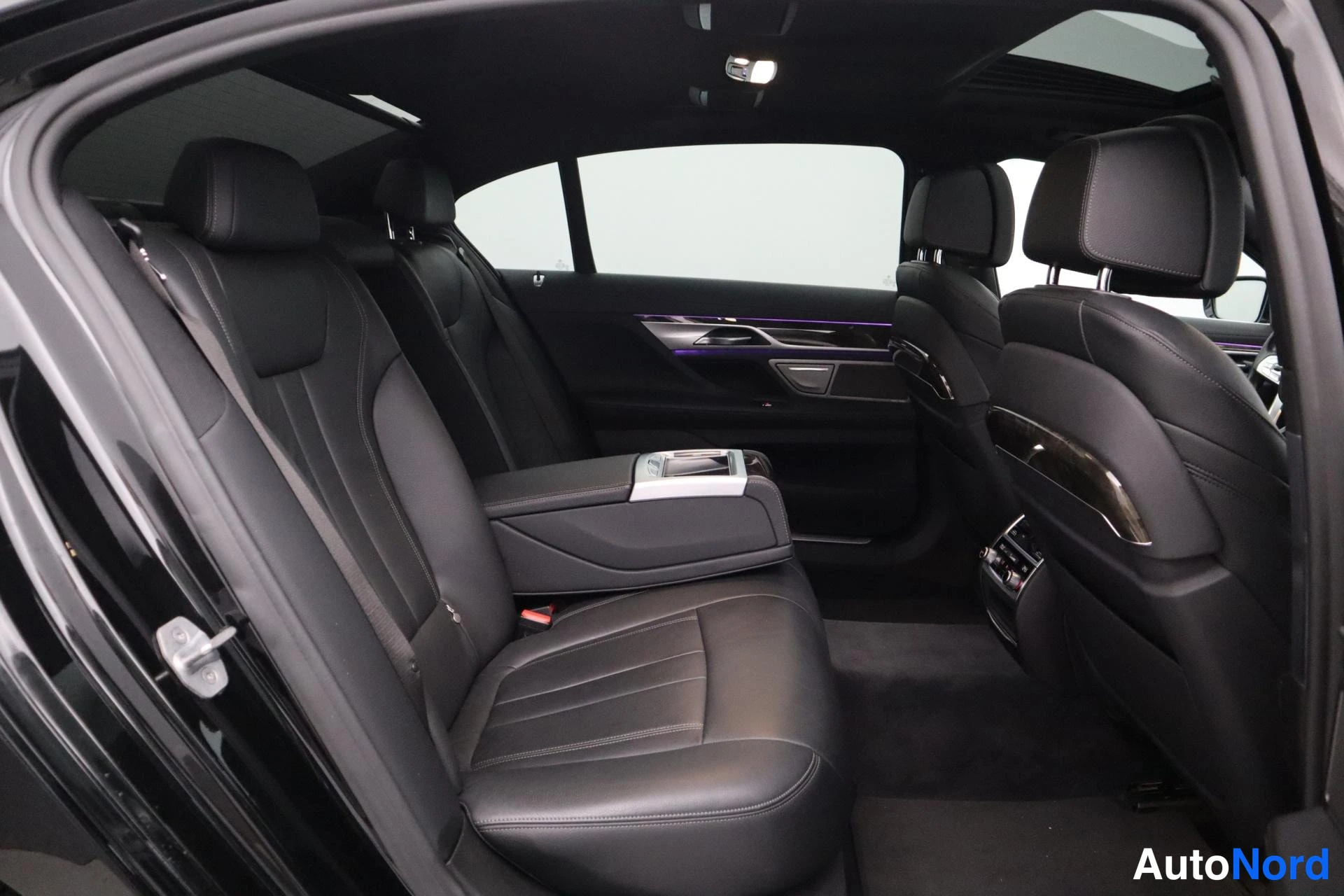 Musta BMW 740 2019, kuva 18