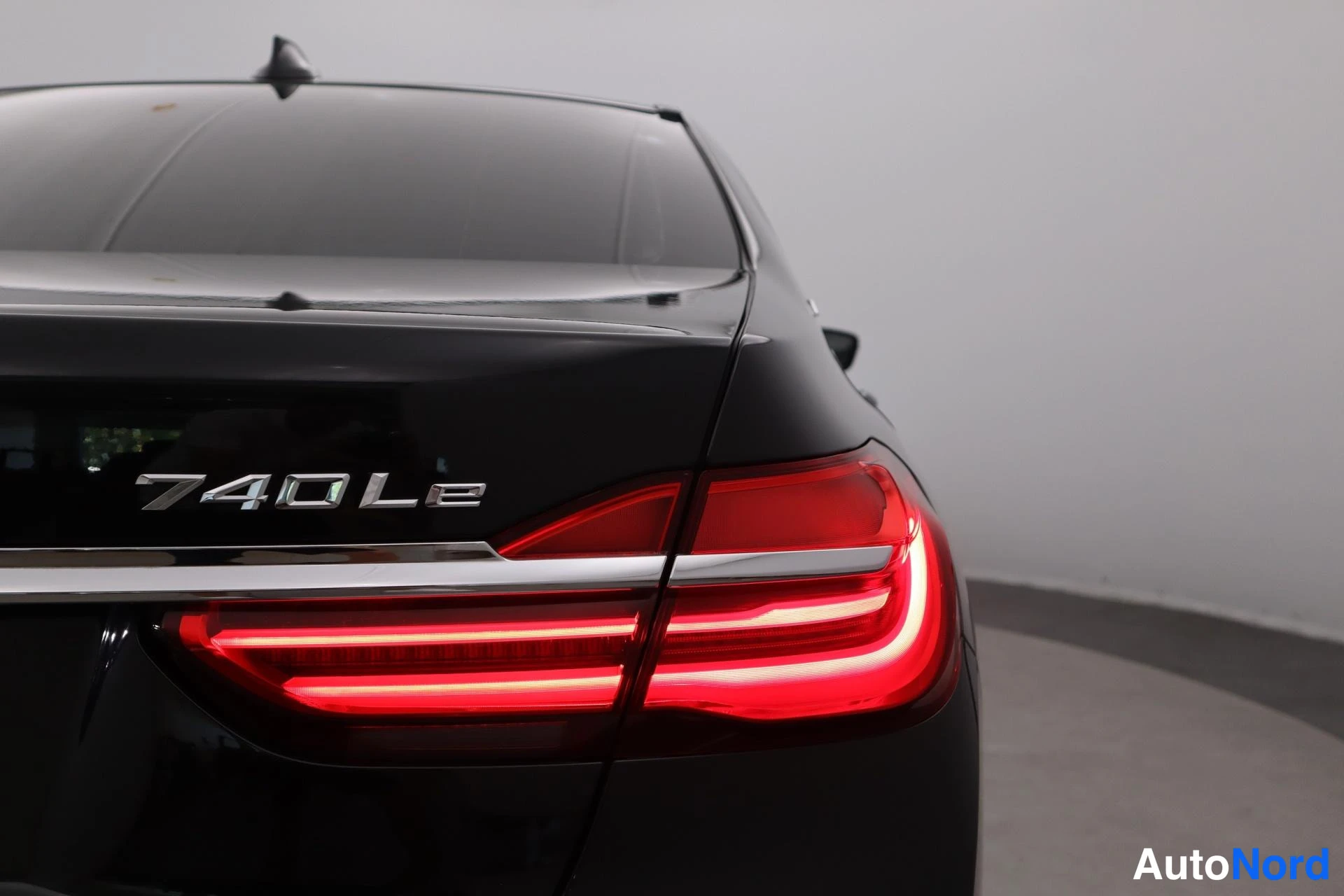 Musta BMW 740 2019, yksityiskohta, kuva 7