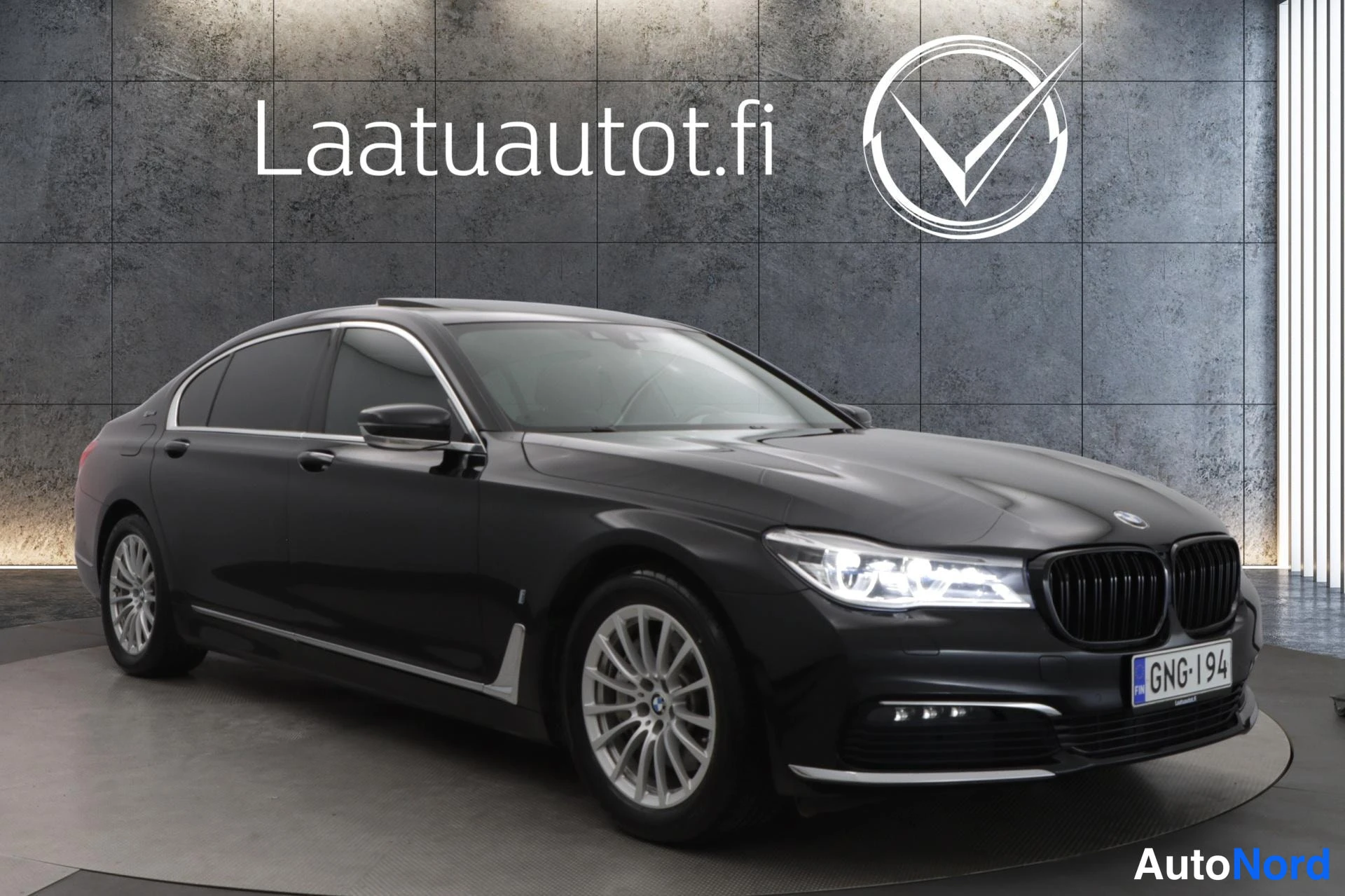 Musta BMW 740 2019, etuviisto, keula oikealle, kuva 2