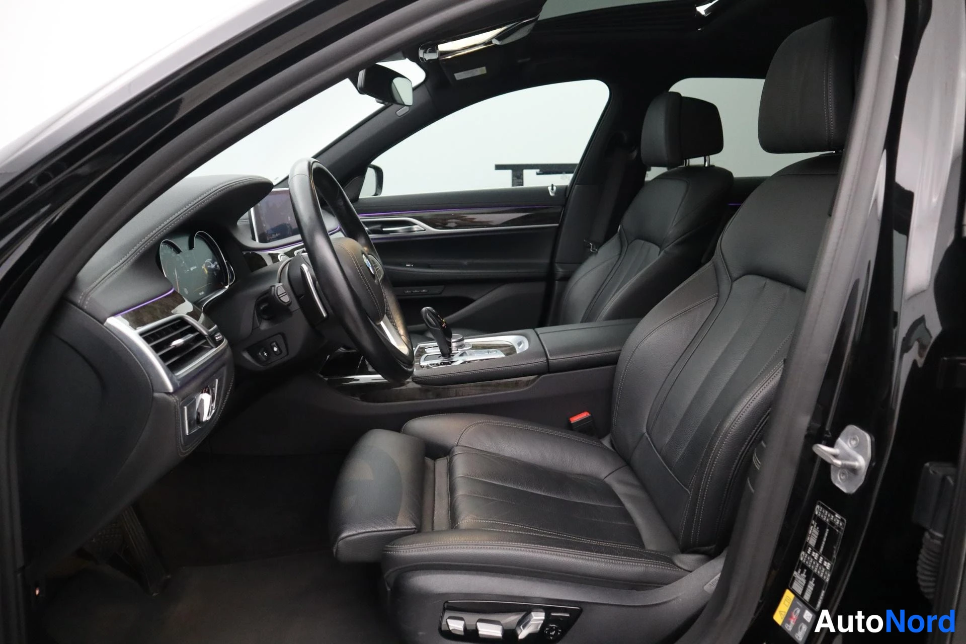 Musta BMW 740 2019, kuva 9