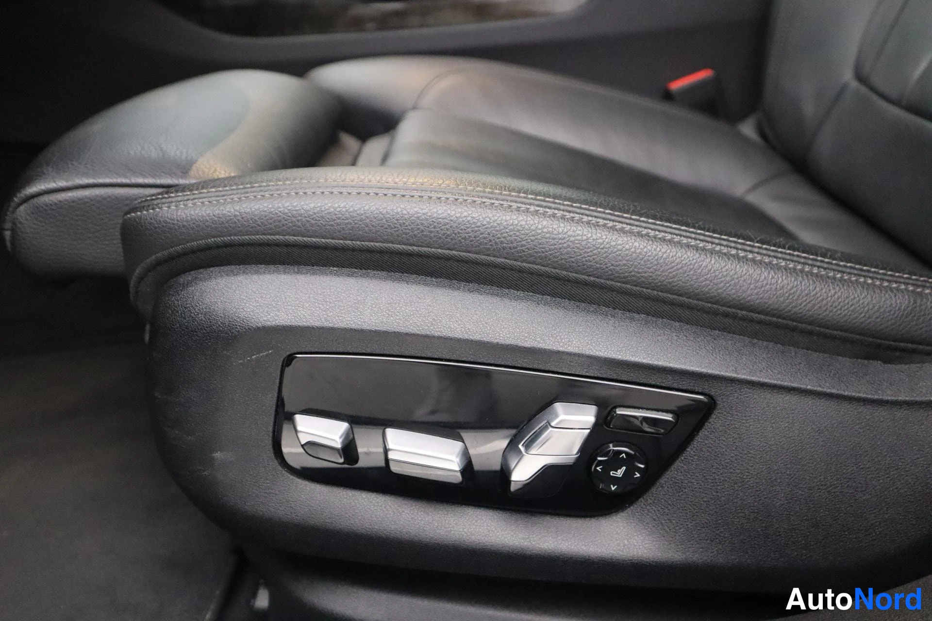 Musta BMW 740 2019, kuva 10