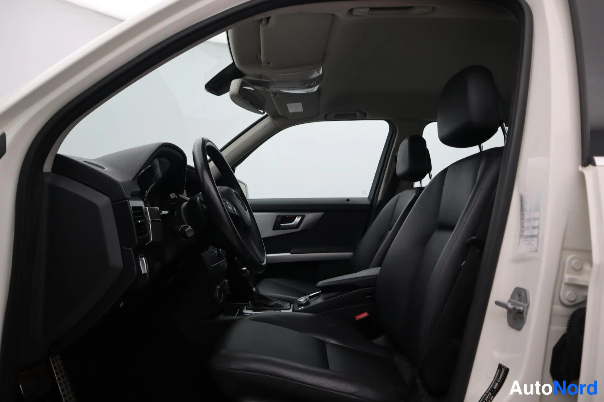 Valkoinen Mercedes-Benz GLK 2011, kuva 25