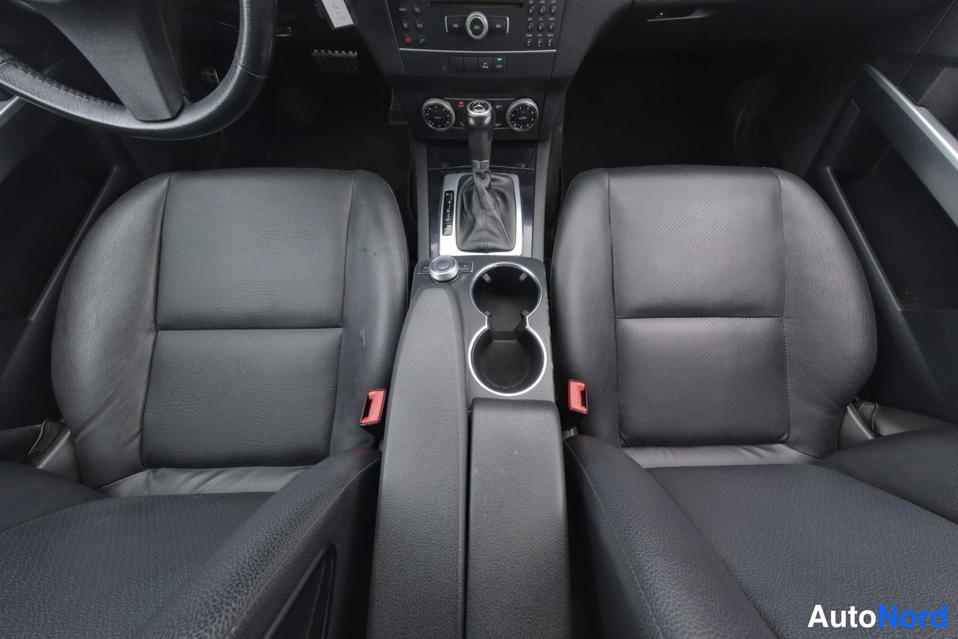 Valkoinen Mercedes-Benz GLK 2011, kuva 12