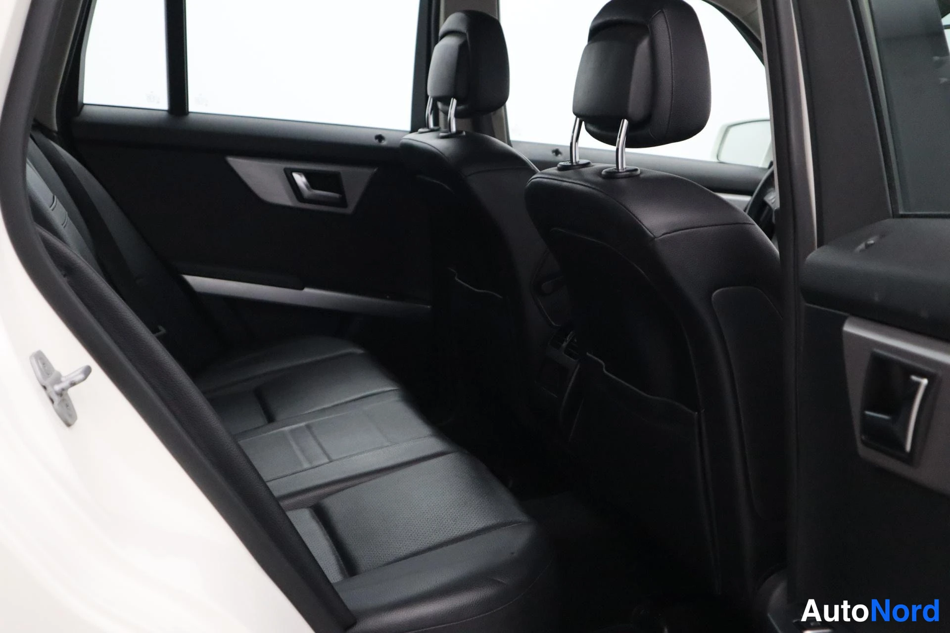 Valkoinen Mercedes-Benz GLK 2011, kuva 13