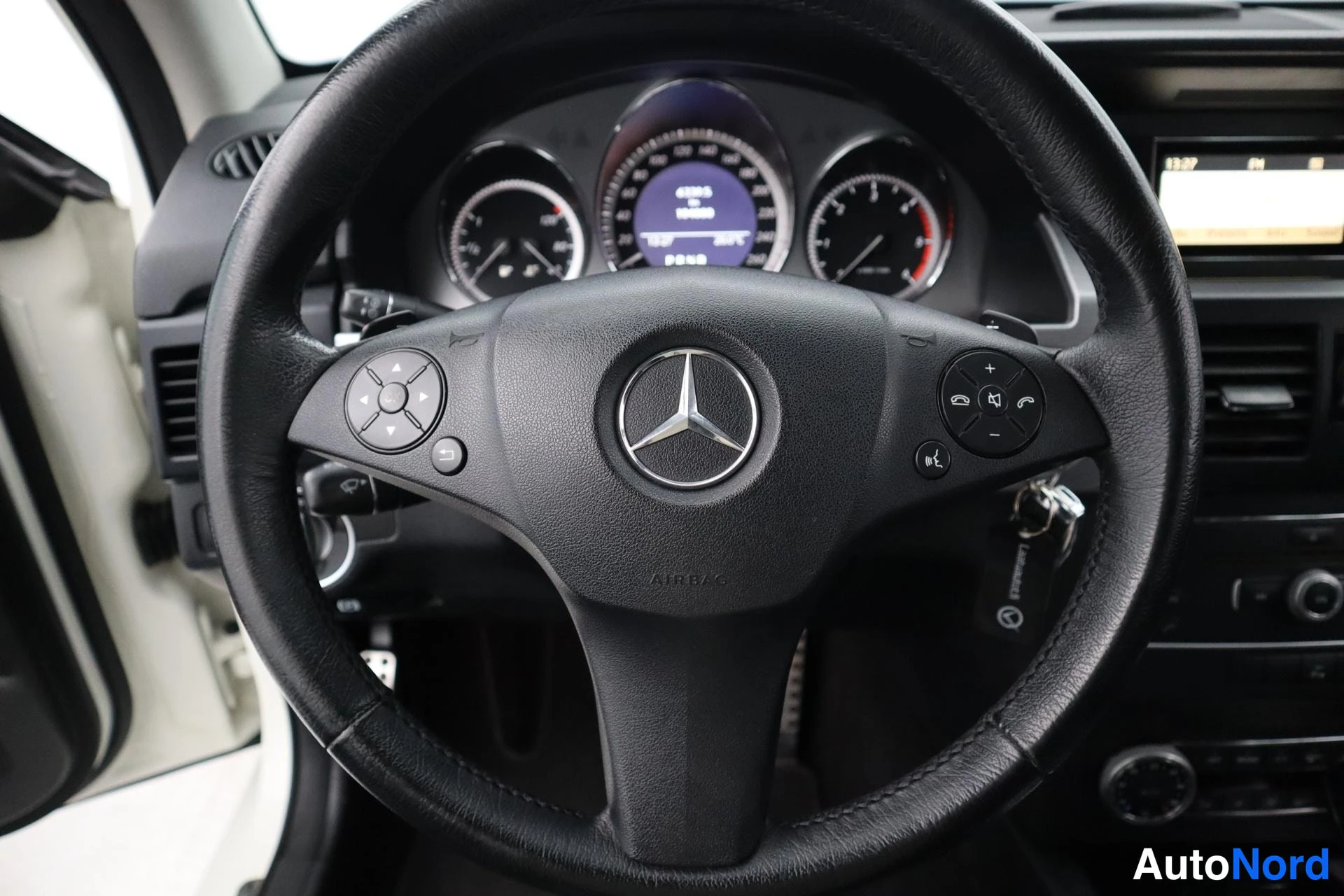 Valkoinen Mercedes-Benz GLK 2011, kuva 14