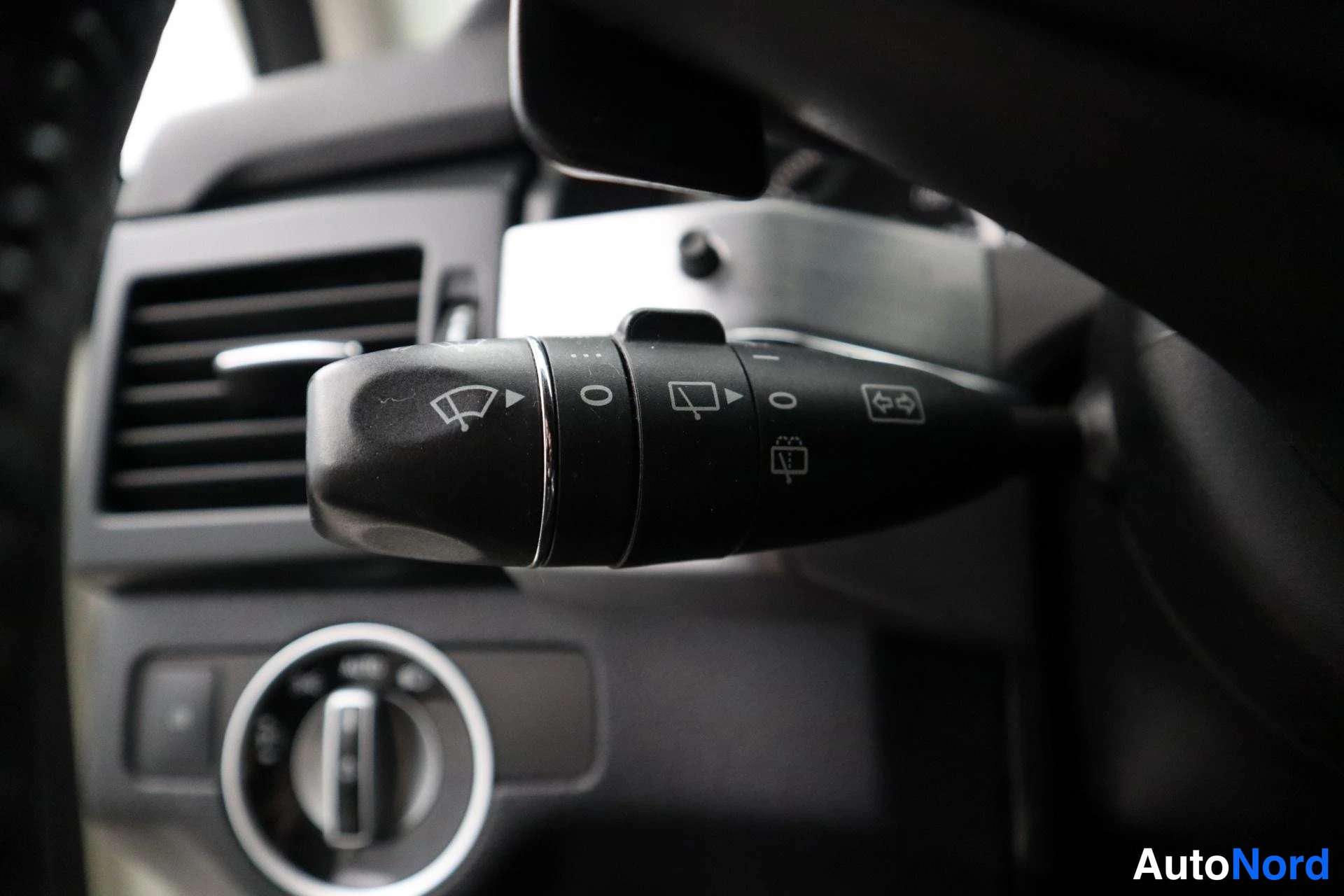 Valkoinen Mercedes-Benz GLK 2011, kuva 29