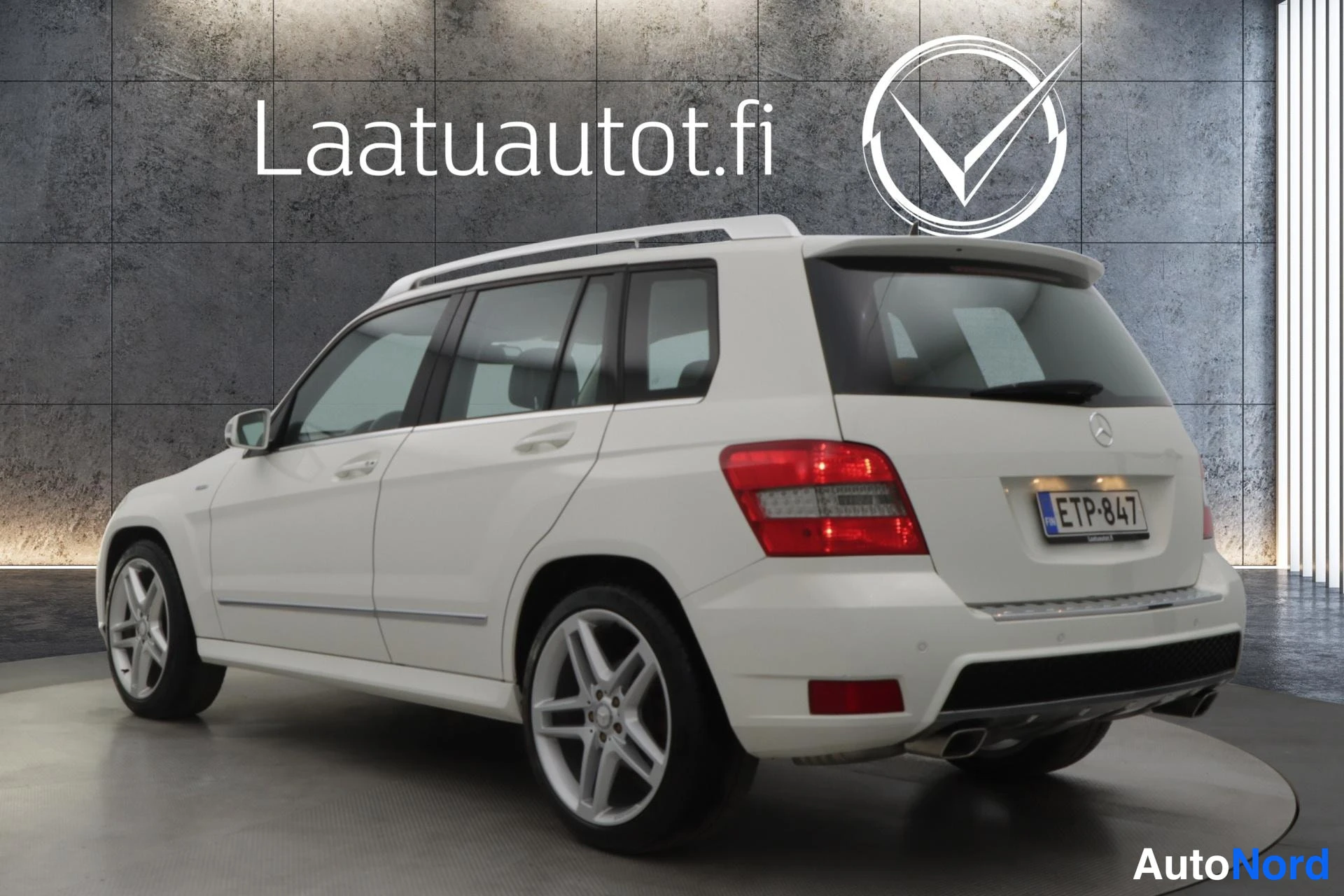Valkoinen Mercedes-Benz GLK 2011, takaviisto, kuva 5