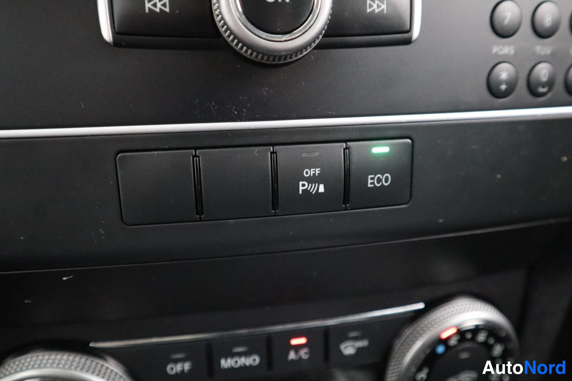Valkoinen Mercedes-Benz GLK 2011, kuva 18