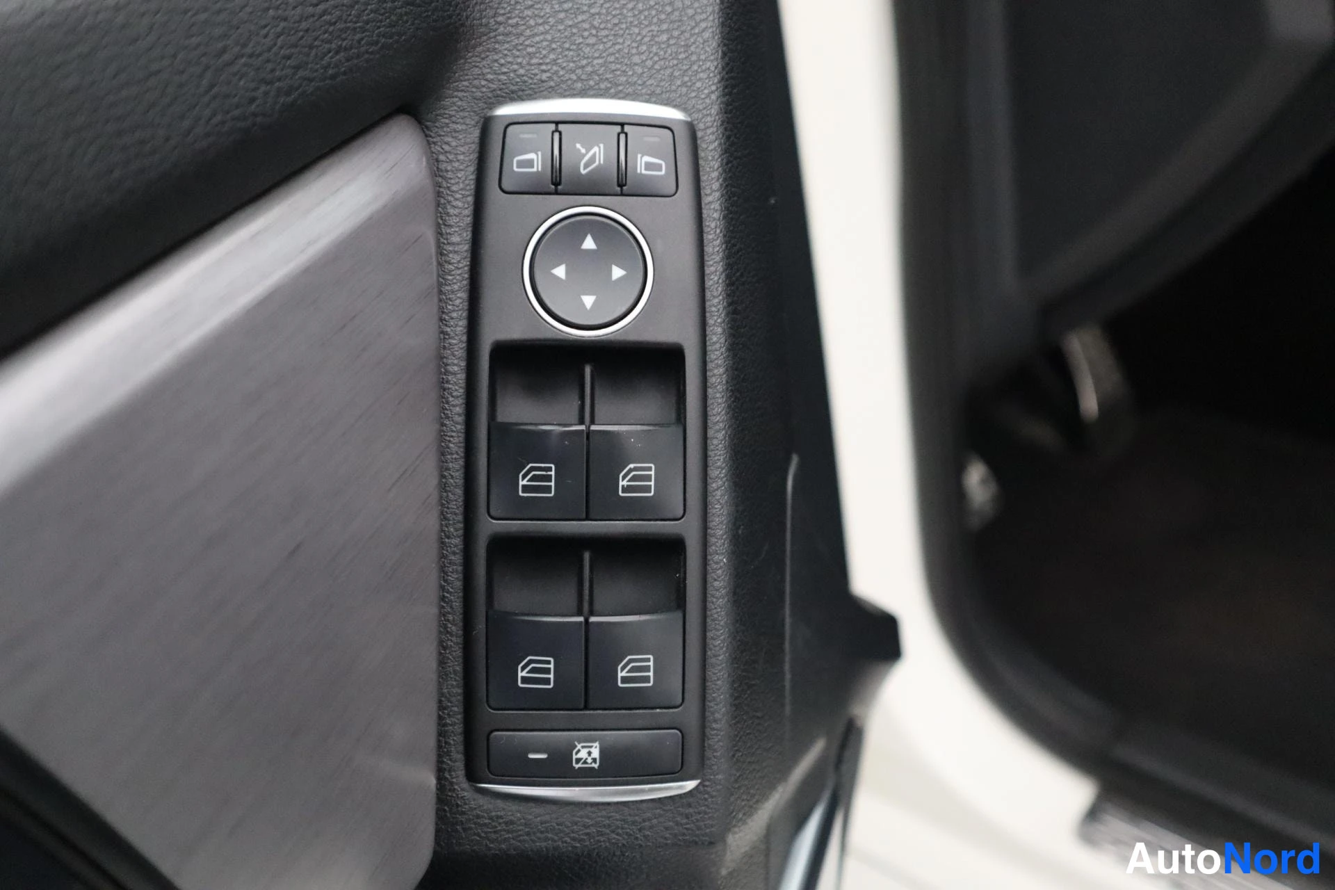Valkoinen Mercedes-Benz GLK 2011, kuva 19