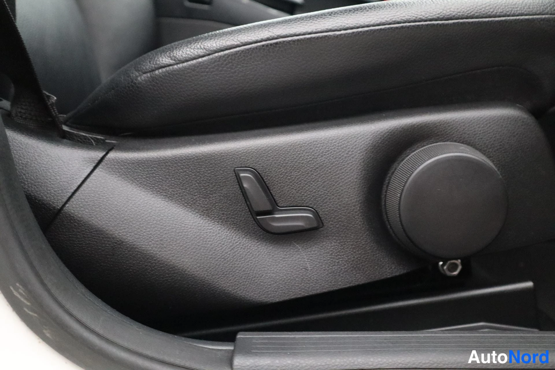 Valkoinen Mercedes-Benz GLK 2011, kuva 22