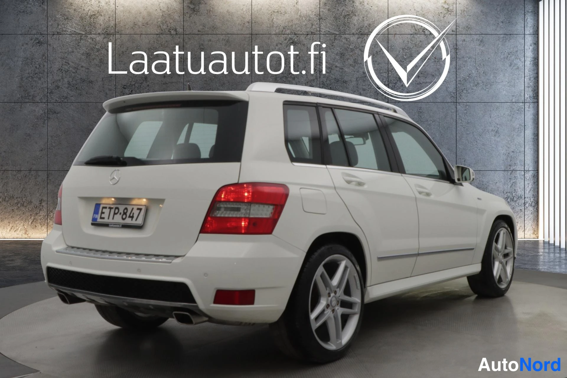 Valkoinen Mercedes-Benz GLK 2011, takaviisto, kuva 6