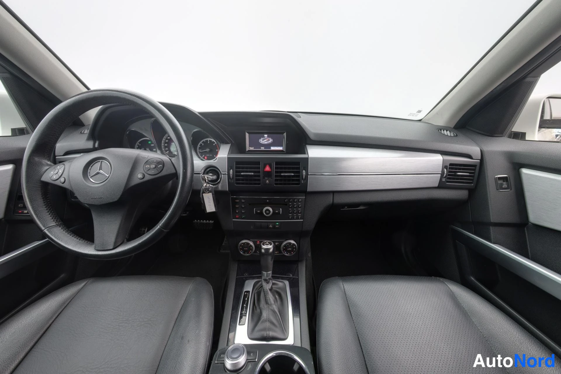 Valkoinen Mercedes-Benz GLK 2011, kuva 7