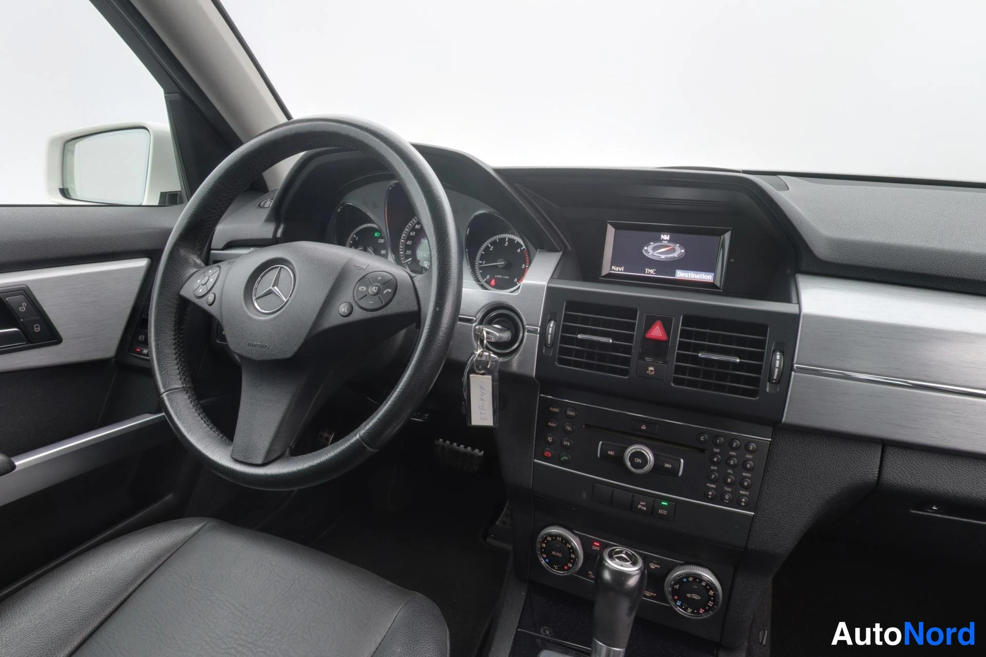 Valkoinen Mercedes-Benz GLK 2011, kuva 8
