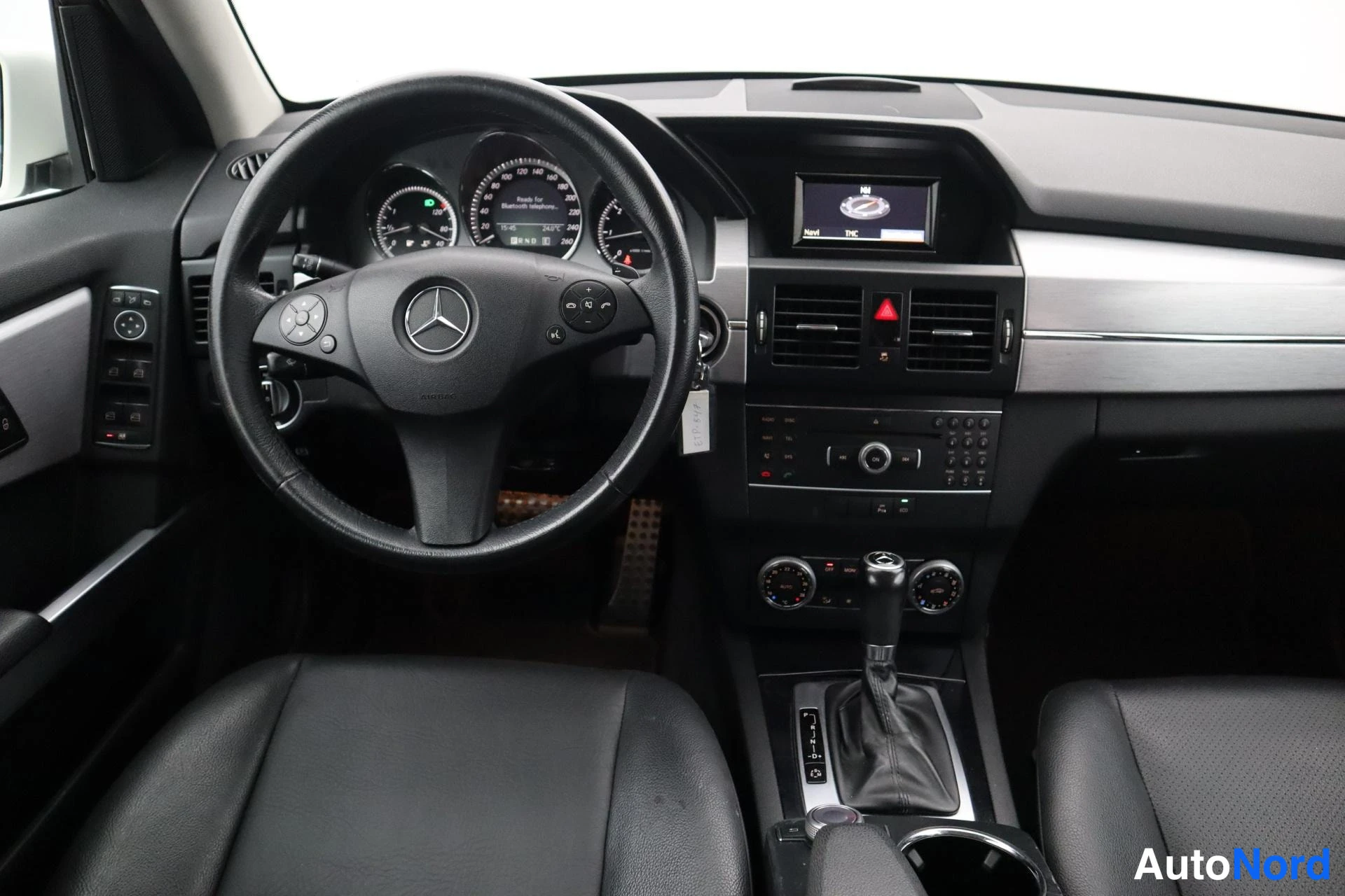 Valkoinen Mercedes-Benz GLK 2011, kuva 24