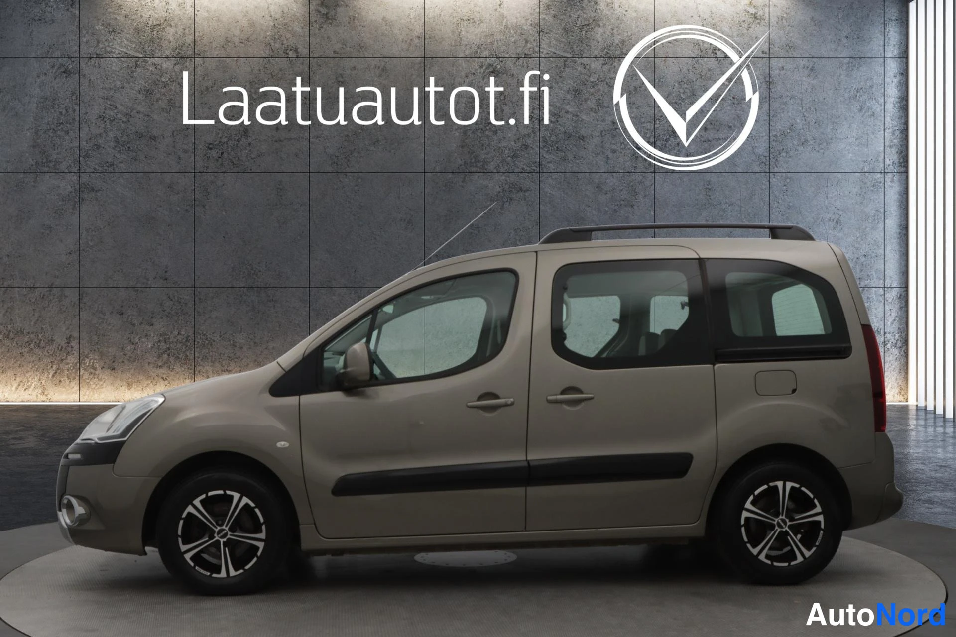 Harmaa Citroen Berlingo 2014, sivulta, kuva 4