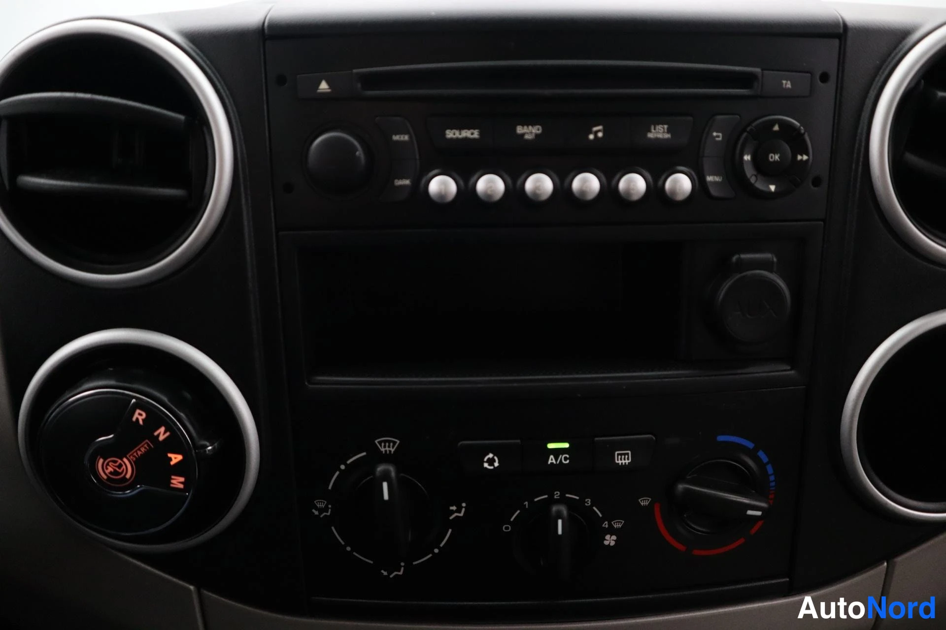Harmaa Citroen Berlingo 2014, kuva 17