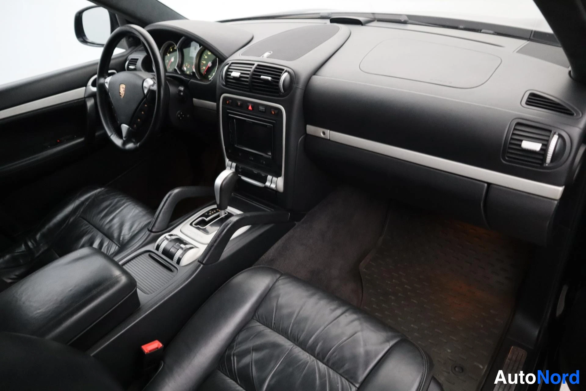 Musta Porsche Cayenne 2006, kuva 14