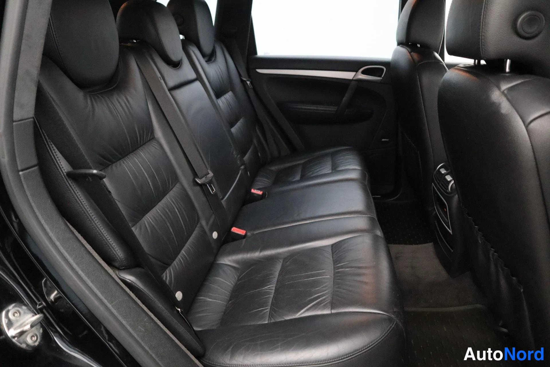 Musta Porsche Cayenne 2006, kuva 18