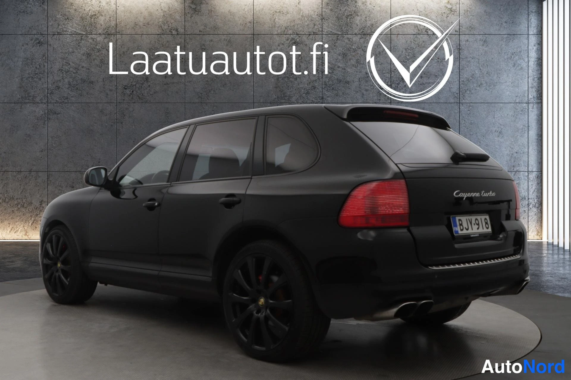Musta Porsche Cayenne 2006, takaviisto, kuva 5