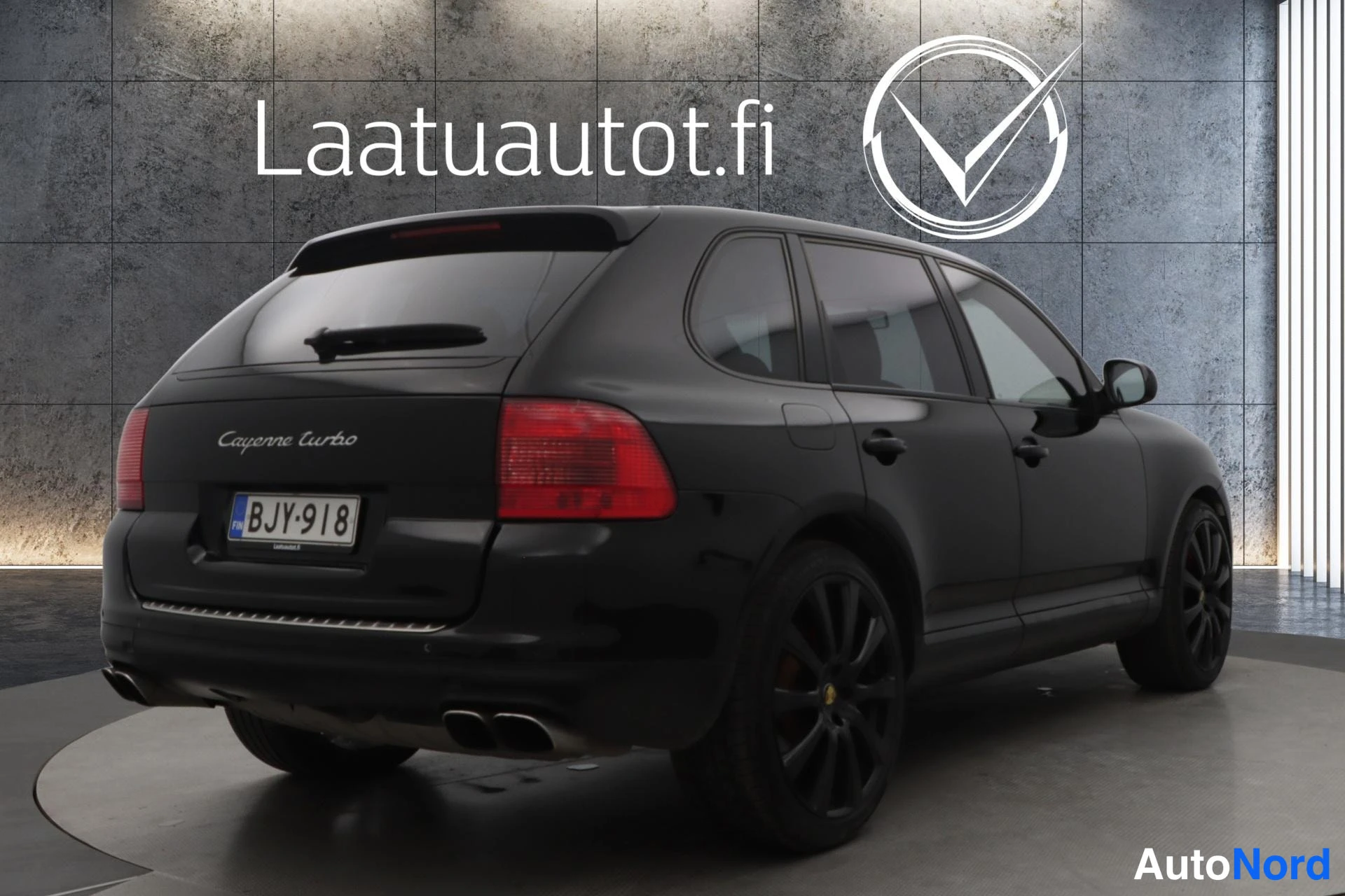 Musta Porsche Cayenne 2006, takaviisto, kuva 6