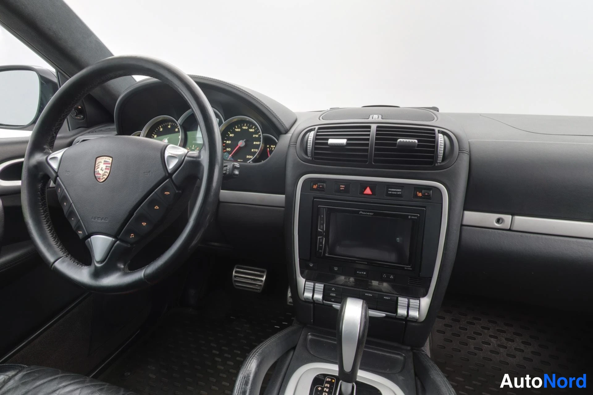 Musta Porsche Cayenne 2006, kuva 10