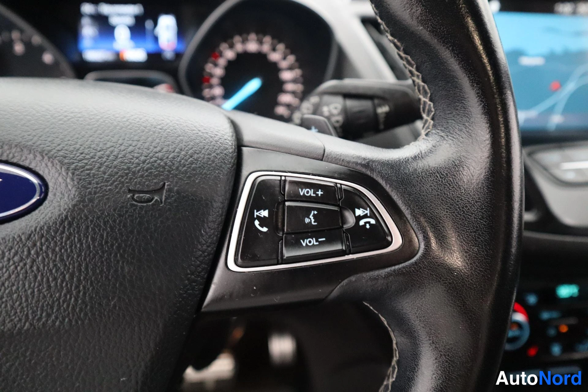 Valkoinen Ford Kuga 2017, kuva 22