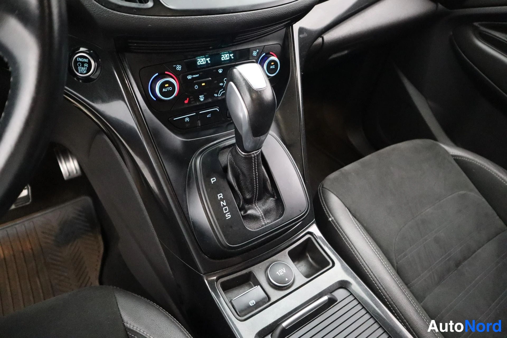 Valkoinen Ford Kuga 2017, kuva 24