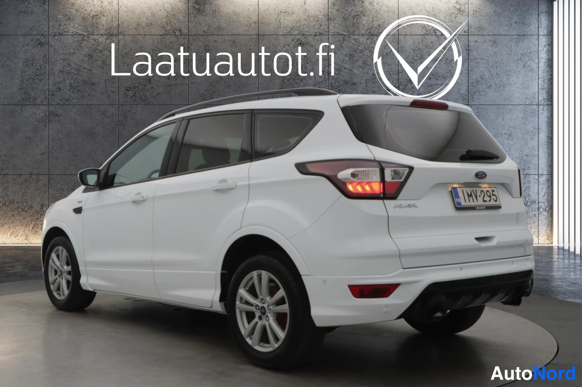 Valkoinen Ford Kuga 2017, takaviisto, kuva 8