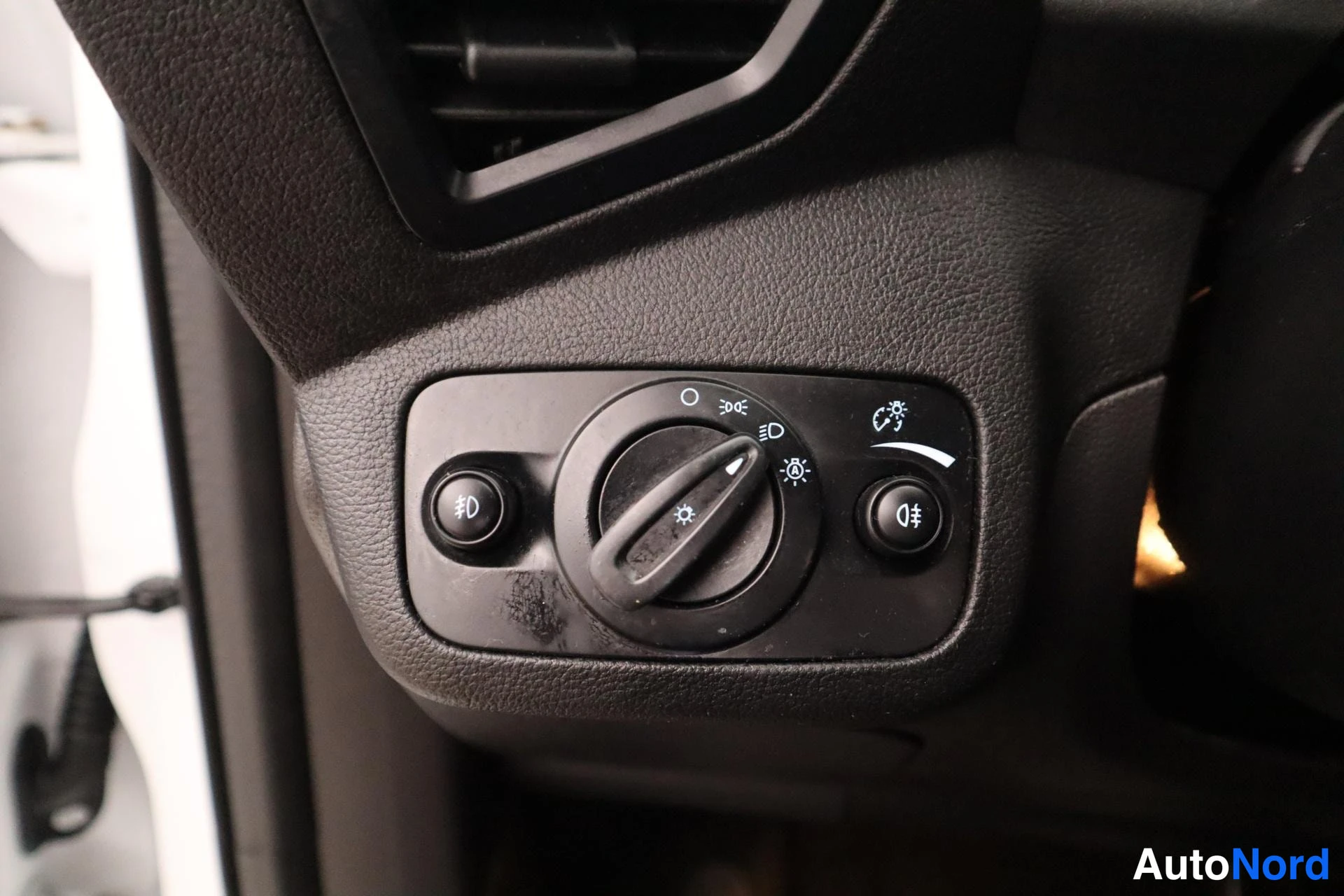 Valkoinen Ford Kuga 2017, kuva 34