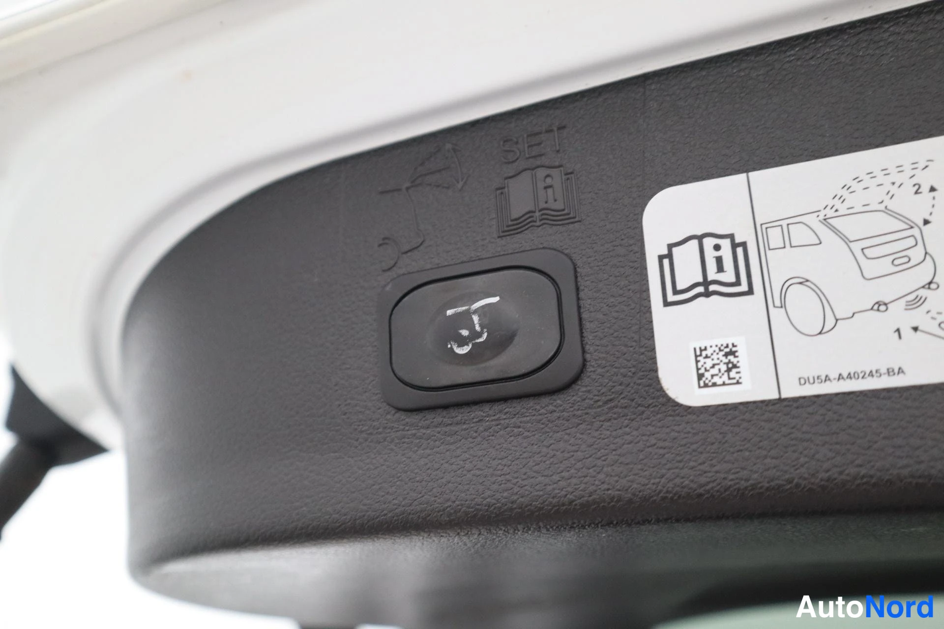Valkoinen Ford Kuga 2017, kuva 35