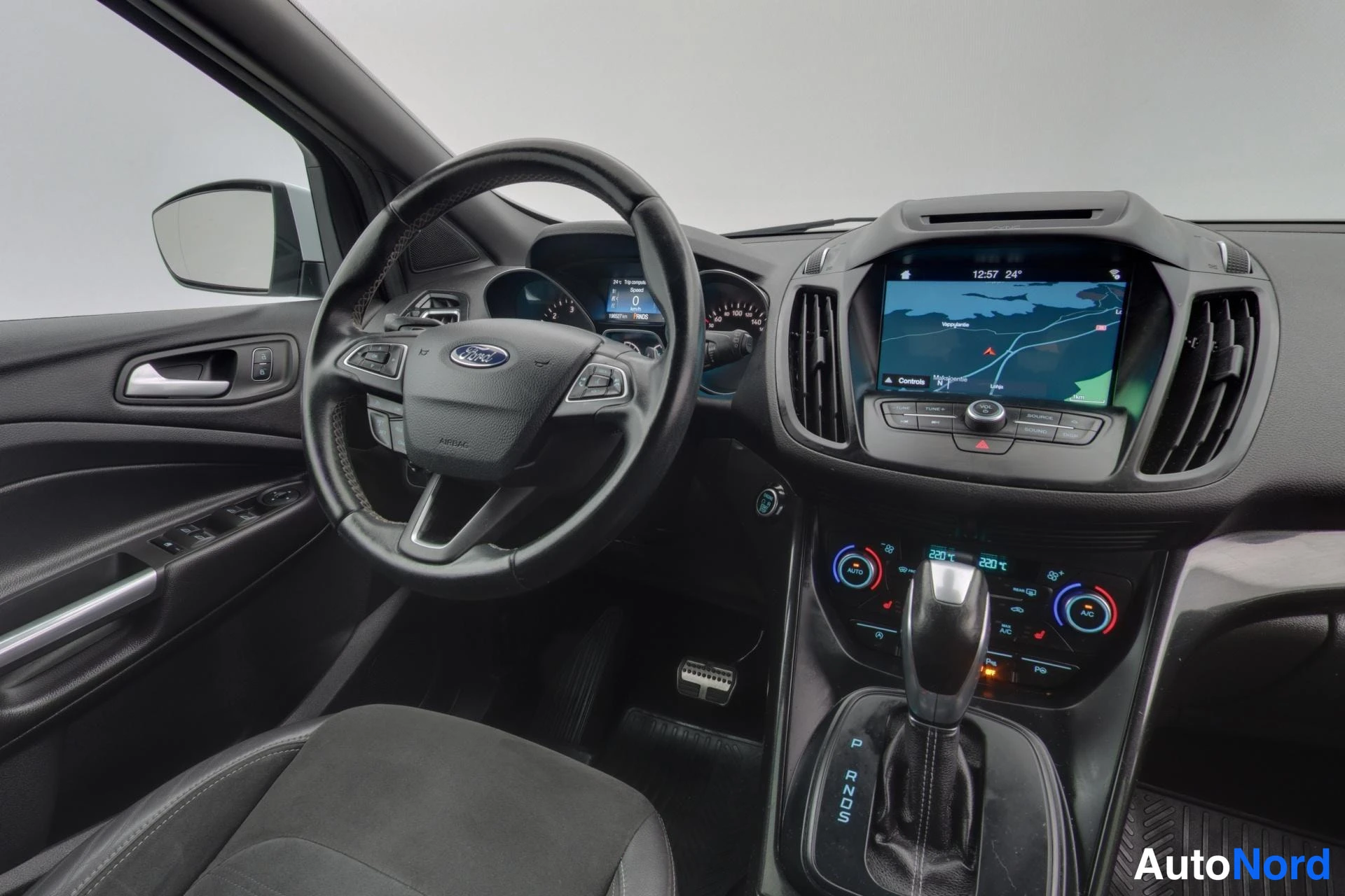 Valkoinen Ford Kuga 2017, kuva 12