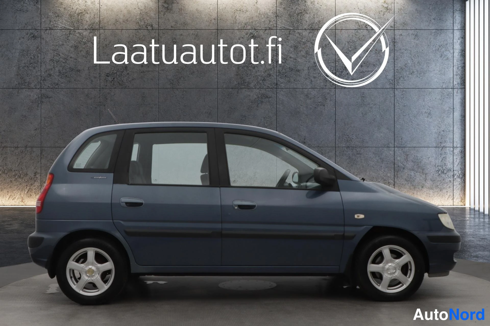 Sininen Hyundai Matrix 2005, etuviisto, keula oikealle, kuva 4