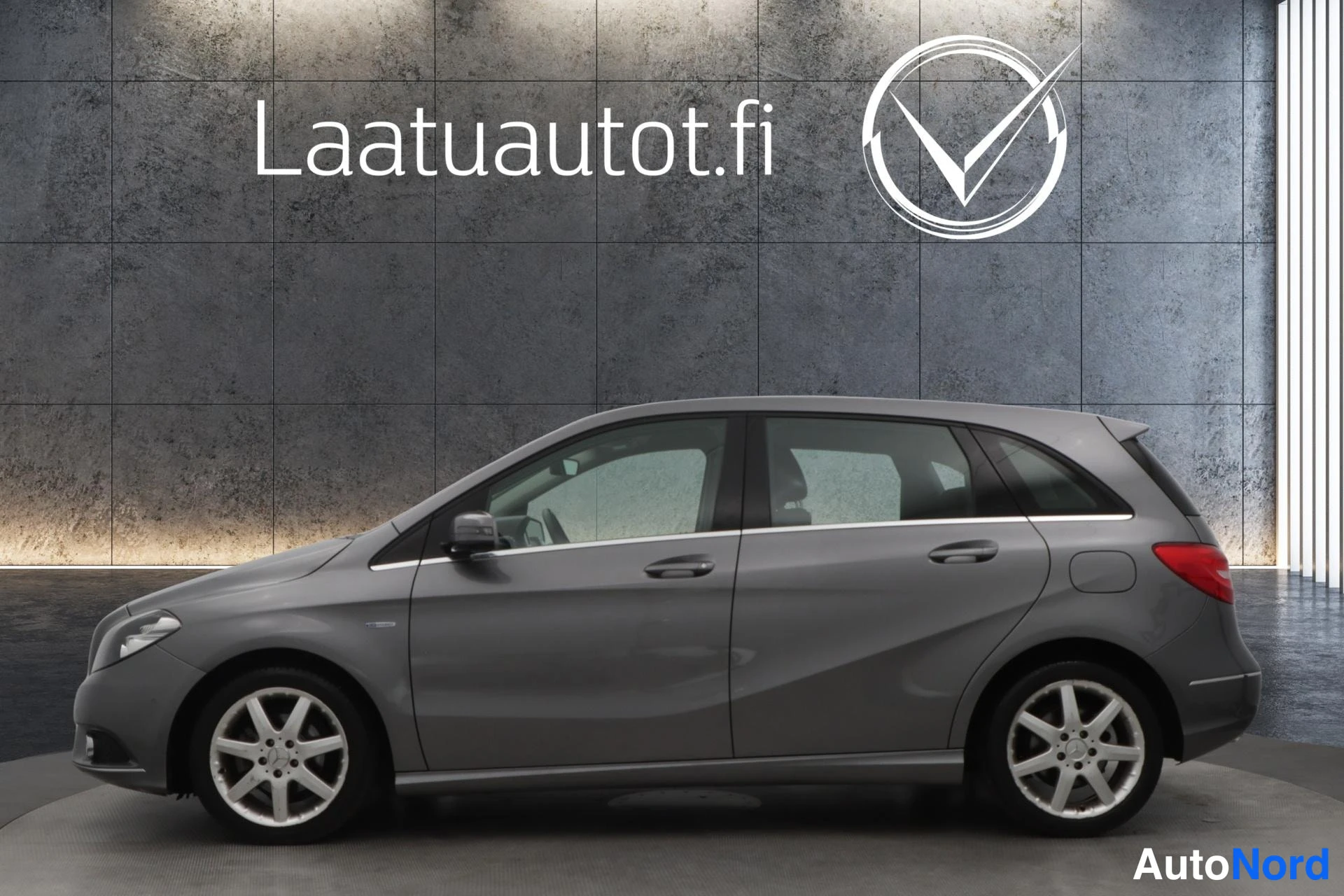 Harmaa Mercedes-Benz B 2012, sivulta, kuva 5